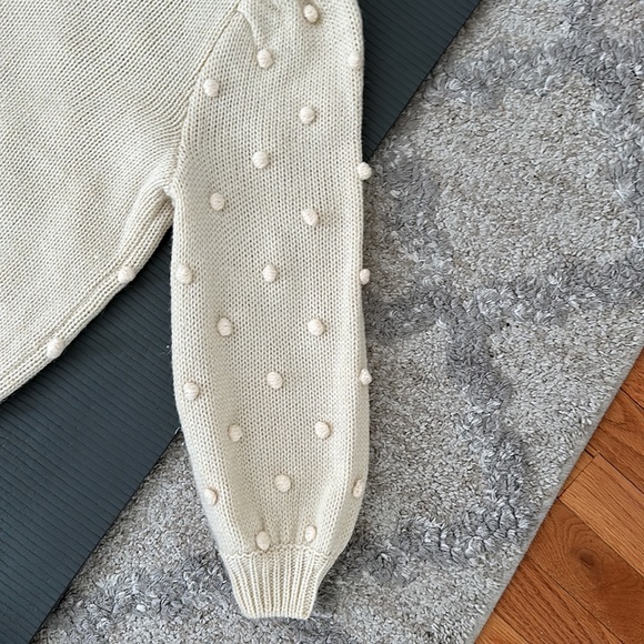 Size S. Beige sweater. - Picture 4 of 4